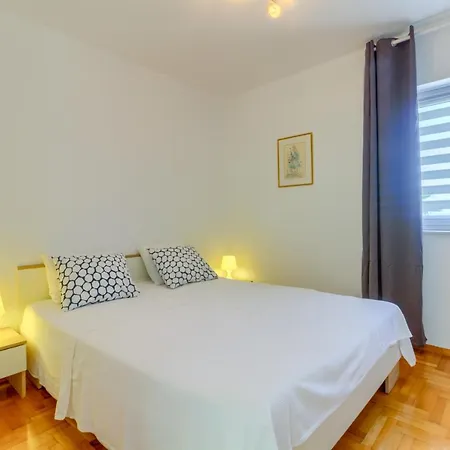 Hana Apartment *